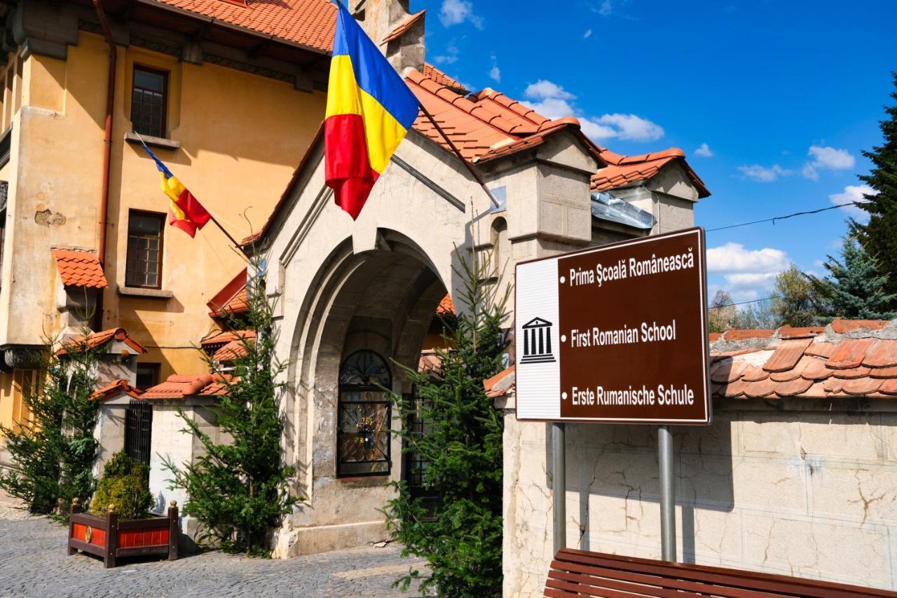 Londof Housing City Center Brasov Apartman Kültér fotó